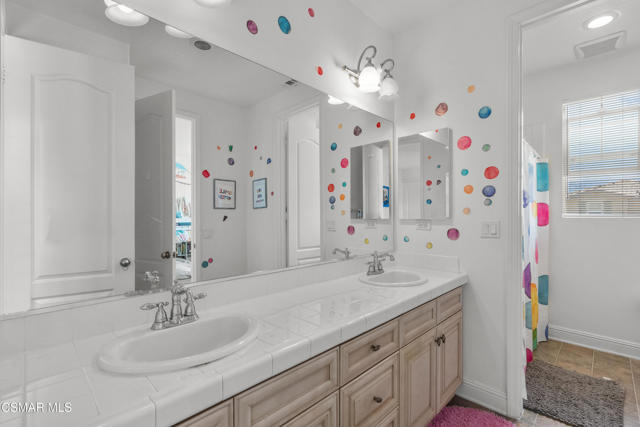 1729 Bluesage Court, Simi Valley CA: https://media.crmls.org/mediaz/19d24d38-fa3b-480e-b542-7e325f119399.jpg
