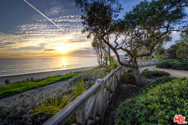 515 Ocean Avenue, Santa Monica CA: https://media.crmls.org/mediaz/19d2735c-207e-4dab-bb77-f0339b583ee7.jpg