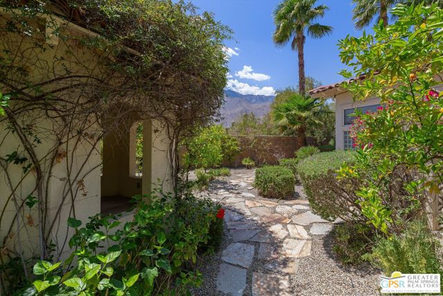 1347 Culver Place, Palm Springs CA: https://media.crmls.org/mediaz/19d2f27e-6f23-49b0-a998-f1fc19397248.jpg