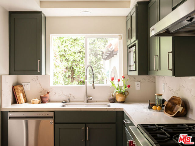 1444 S Sierra Bonita Avenue, Los Angeles CA: https://media.crmls.org/mediaz/19d34e0a-a0c8-4a95-a9a7-900497f41875.jpg