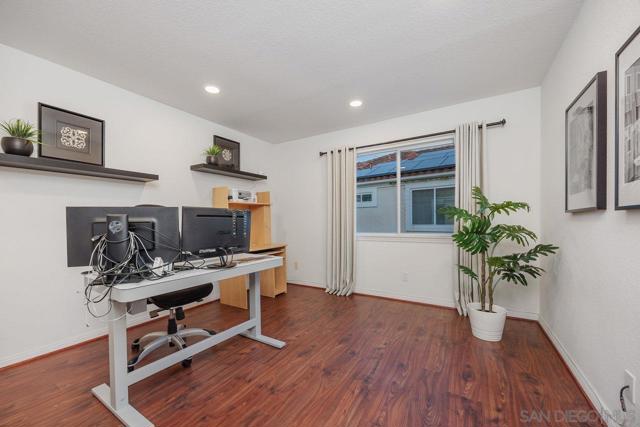 4798 Thurston Pl, San Diego CA: https://media.crmls.org/mediaz/19d37bb6-73b8-42f7-881d-9c3f7d68ade6.jpg