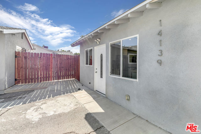 14139 Gault Street, Van Nuys CA: https://media.crmls.org/mediaz/19d40170-2abb-458f-a194-4d0fc776f12e.jpg