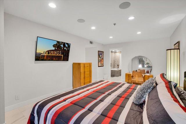 200 E Racquet Club Road, Palm Springs CA: https://media.crmls.org/mediaz/19d40d68-b607-4333-843f-3dfd25100cb5.jpg