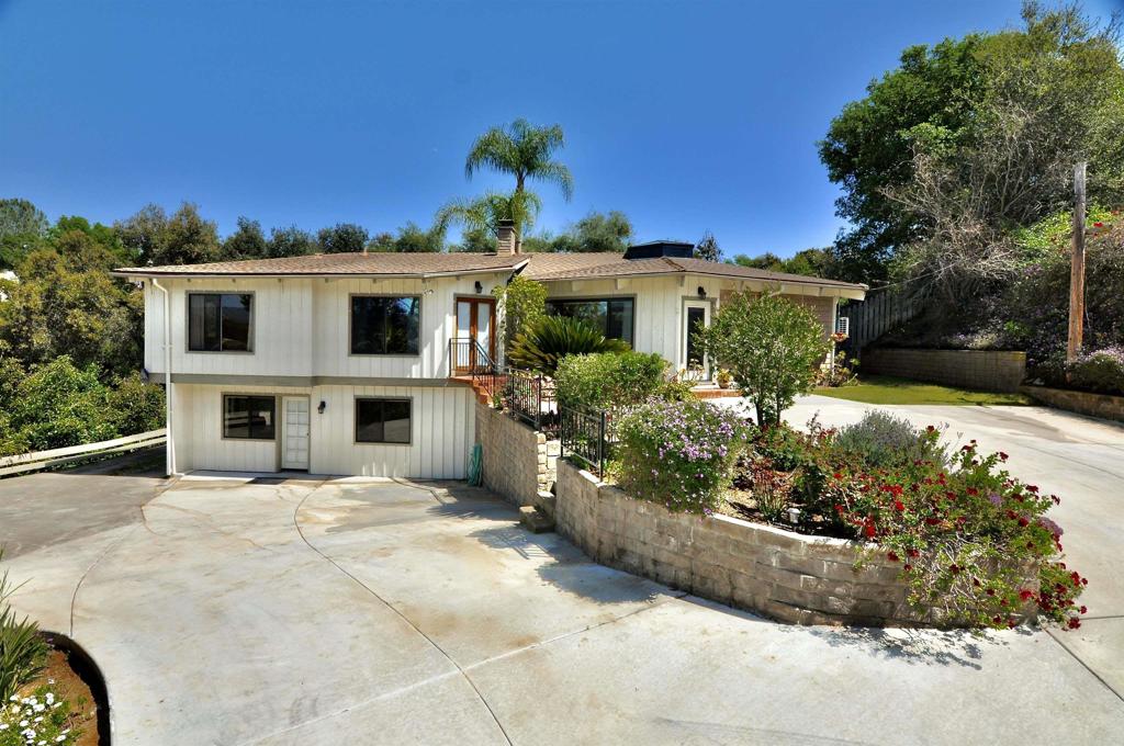 1151 De Luz Road