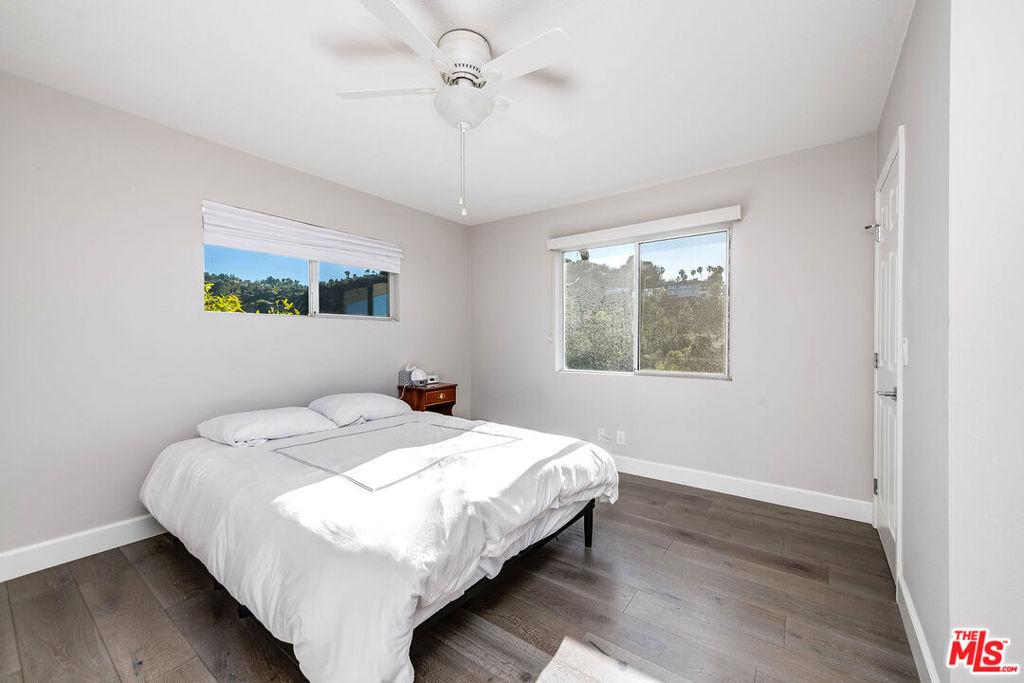 3909 Glenridge DriveSherman Oaks image #22