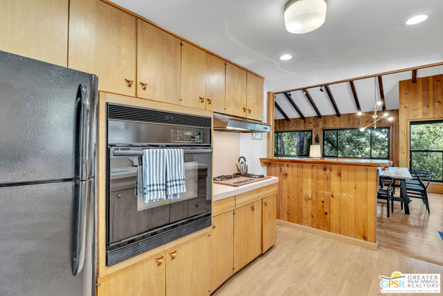 26540 Crestview Drive, Idyllwild CA: https://media.crmls.org/mediaz/19d4c61b-590a-4e7a-8502-05a92d6ca080.jpg