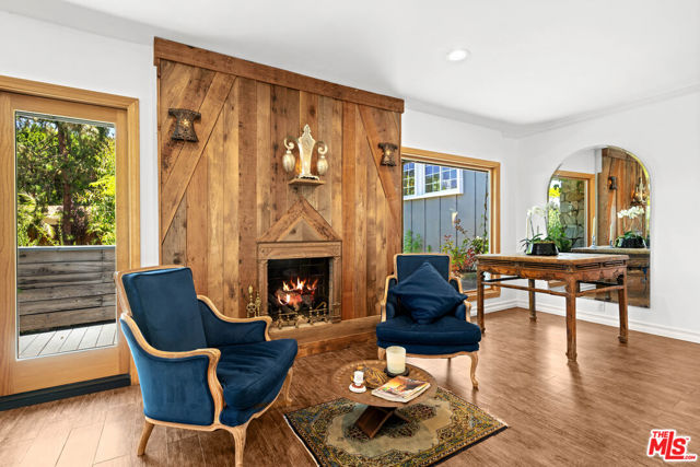 16582 Calneva Drive, Encino CA: https://media.crmls.org/mediaz/19d4e489-84ef-40b1-b5ac-5cca767a19f3.jpg