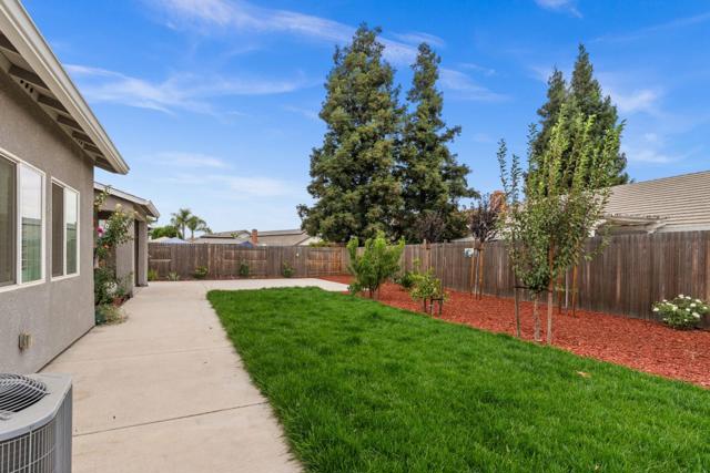 1340 Crimson Place, Manteca CA: https://media.crmls.org/mediaz/19d533c3-b3df-45dd-8ff9-4f58c4c8357a.jpg