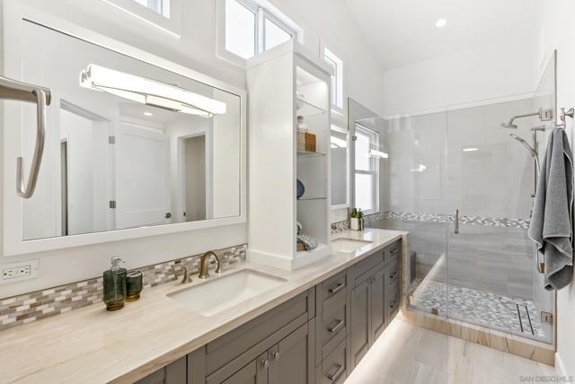 1458 Clark Court, Vista CA: https://media.crmls.org/mediaz/19d637b0-b8df-4642-b353-30f4f14f6bec.jpg