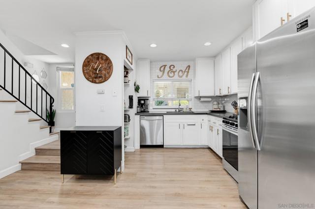 10791 Jeanne Terrace, Santee CA: https://media.crmls.org/mediaz/19d6a538-9bef-450a-86ae-e09c62aa637f.jpg
