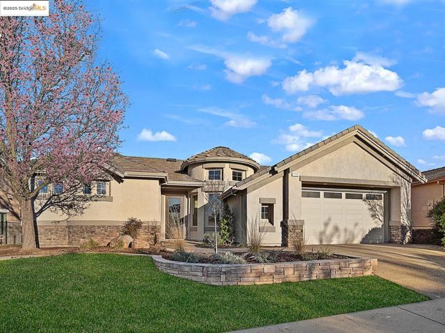 1816 Stone House LN, Lincoln CA: https://media.crmls.org/mediaz/19d6c02e-3cf1-40dd-bea8-a3741f983089.jpg