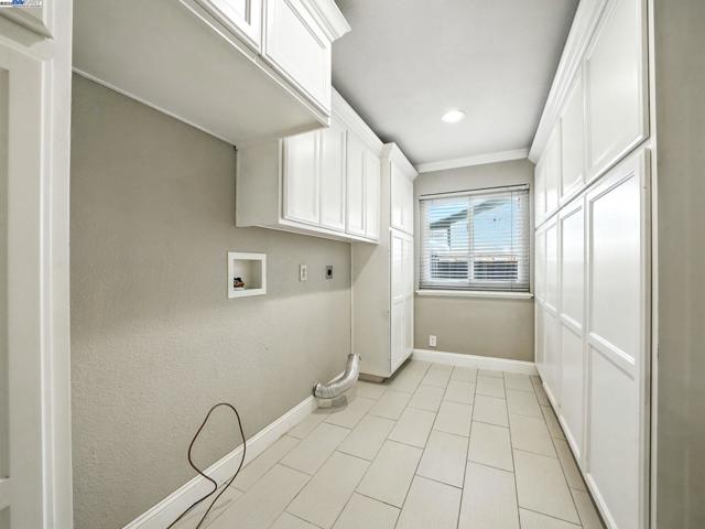 5426 Borgia Rd, Fremont CA: https://media.crmls.org/mediaz/19d6c289-9e3e-4a13-a820-770bf623a869.jpg
