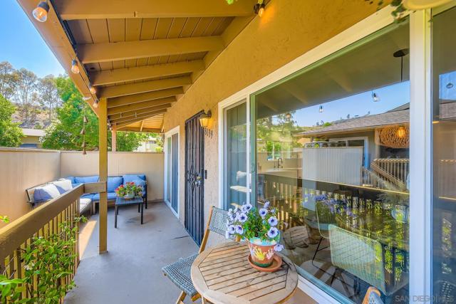 8039 Calle Fanita, Santee CA: https://media.crmls.org/mediaz/19d76995-caf9-411b-9c60-8c7cc4c20525.jpg
