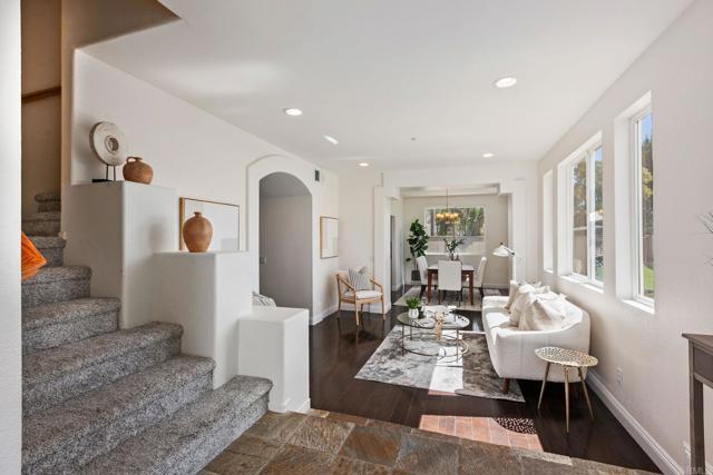 2490 Bear Rock Gln, Escondido CA: https://media.crmls.org/mediaz/19d8299e-4d1a-4a73-85cd-c99defd29927.jpg