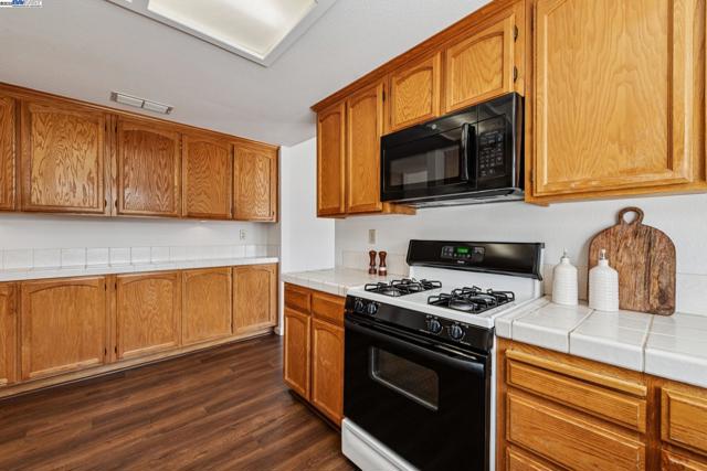 4415 Folsom Dr, Antioch CA: https://media.crmls.org/mediaz/19d84021-a0d9-4088-9bfc-7702012b1362.jpg