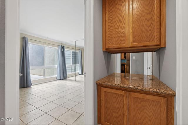 2901 Peninsula Road, Oxnard CA: https://media.crmls.org/mediaz/19d89b05-c9ef-46a3-8e2a-6ee39eb4121c.jpg