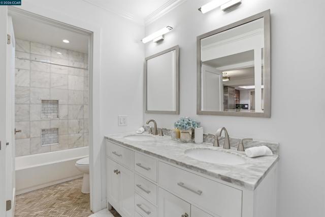 2560 Oak Rd, Walnut Creek CA: https://media.crmls.org/mediaz/19d8c5eb-cc31-4a10-9351-9d29edfad26e.jpg