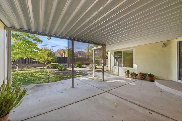 4975 Bel Escou Drive, San Jose CA: https://media.crmls.org/mediaz/19d8f735-4bdd-4b8c-842e-54afb1d36439.jpg