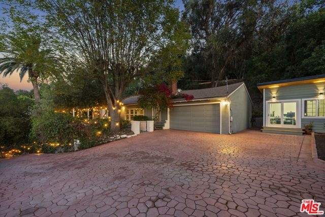 3313 Coy Drive, Sherman Oaks CA: https://media.crmls.org/mediaz/19d93ffa-0c0c-435d-a2e0-114de4dc852c.jpg
