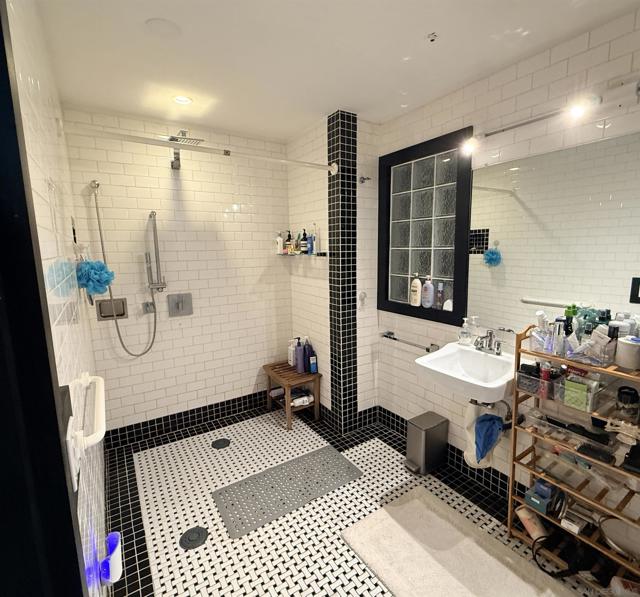 Image 3 of 7 For 3940 7th Ave  Cs2 (117)