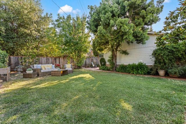 332 Camino Al Lago, Menlo Park CA: https://media.crmls.org/mediaz/19d97316-8ea0-4cc8-8a59-af4c81ee7425.jpg