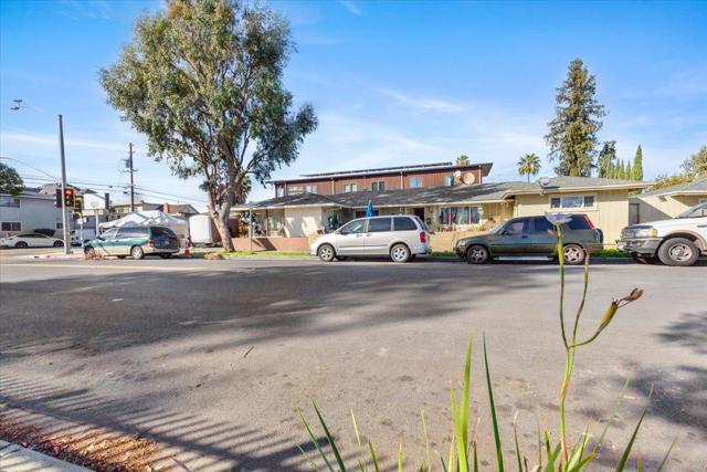 896 S Almaden Avenue, San Jose CA: https://media.crmls.org/mediaz/19d989f3-027c-4d15-85d4-7f38781b9825.jpg
