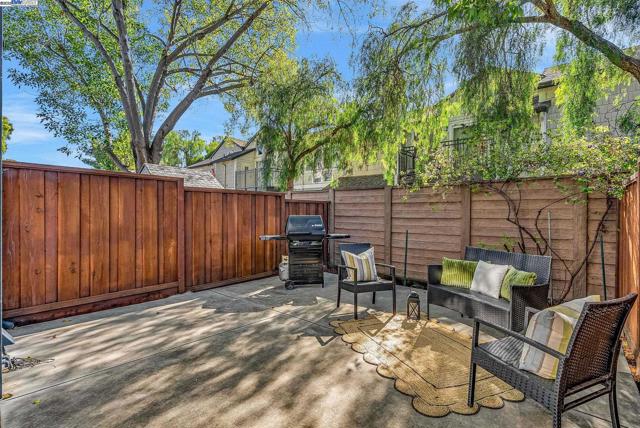 6189 Thornton Ave, Newark CA: https://media.crmls.org/mediaz/19d9cbaa-afea-40e6-82c8-130e5ee74ba0.jpg