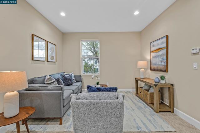 1966 Casablanca St, Danville CA: https://media.crmls.org/mediaz/19da5464-046a-4463-a3be-158ccbc619e7.jpg