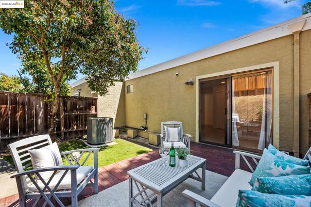 300 Locust Dr, Vallejo CA: https://media.crmls.org/mediaz/19da6c8a-c92f-44b2-b645-61a5a20dbba8.jpg
