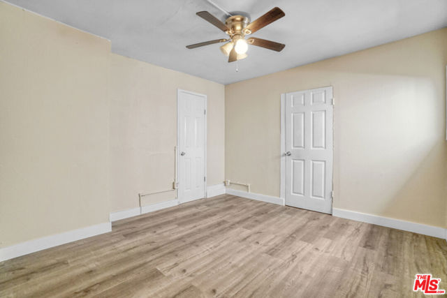 1060 E 6th Street, Long Beach CA: https://media.crmls.org/mediaz/19da935f-4ecb-4fc1-9dc8-011e13320f73.jpg