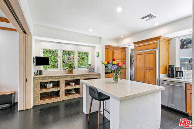 331 S Medio Drive, Los Angeles CA: https://media.crmls.org/mediaz/19daa10c-fd05-46bf-a71f-fc7d8830fb57.jpg