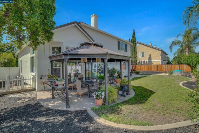 2856 Gardenside Ct, Brentwood CA: https://media.crmls.org/mediaz/19dab022-0114-4915-9ab6-e660897486d6.jpg
