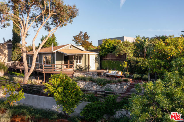 4825 Glenalbyn Drive, Los Angeles CA: https://media.crmls.org/mediaz/19dac7ee-617b-4feb-9af8-0bd12bbafb55.jpg