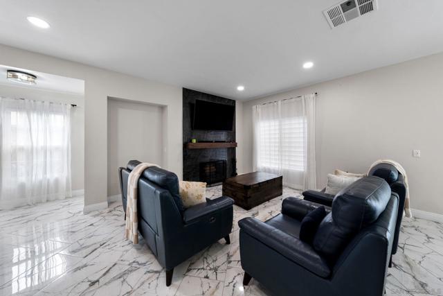 3585 Acacia St, San Diego CA: https://media.crmls.org/mediaz/19dbc583-1869-486a-9c89-35d5b527d2ef.jpg