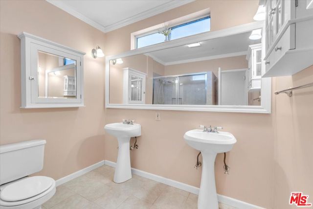23264 Calvert Street, Woodland Hills CA: https://media.crmls.org/mediaz/19dc0aee-bcda-4197-ab85-9be619a2172b.jpg