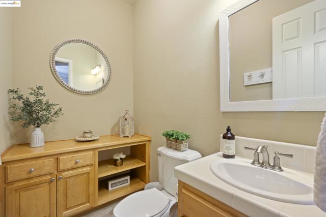 1117 Teal Ct, Brentwood CA: https://media.crmls.org/mediaz/19dc21d0-7d4c-4e6e-a66f-34077bdb06d2.jpg