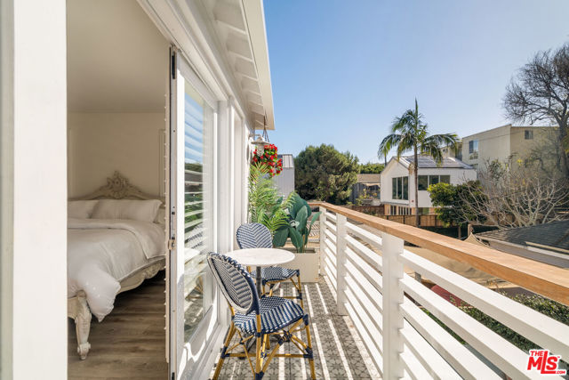 3739 Barry Avenue, Los Angeles CA: https://media.crmls.org/mediaz/19dc7475-9911-49ec-a32b-aaa82a8b6cae.jpg
