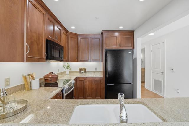 10 CRYSTAL SPRINGS Road, San Mateo CA: https://media.crmls.org/mediaz/19dca162-90dc-488c-9a1b-49ea9ea189d3.jpg