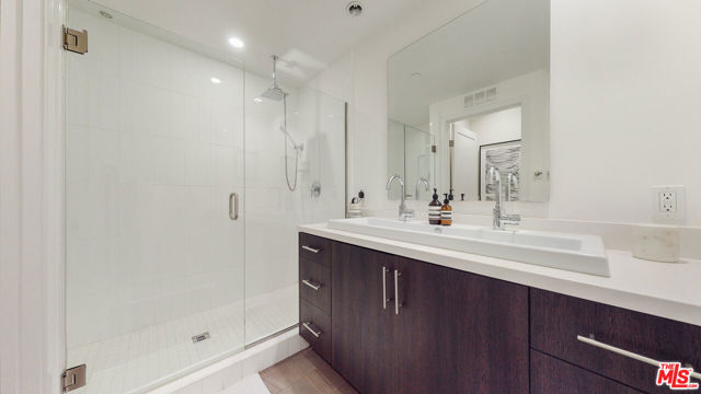 1400 N Fuller Avenue, Los Angeles CA: https://media.crmls.org/mediaz/19dcbe08-737d-4f0c-b8af-f8983956d191.jpg