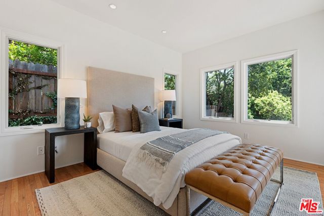 2116 Princeton Avenue, Los Angeles CA: https://media.crmls.org/mediaz/19dd6b7c-9911-4d82-8830-afde0b559b2d.jpg