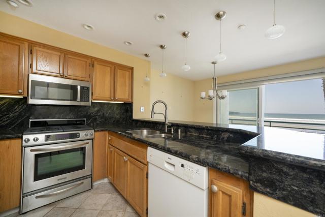 Detail Gallery Image 9 of 28 For 400 N the Strand #27,  Oceanside,  CA 92054 - 2 Beds | 2 Baths