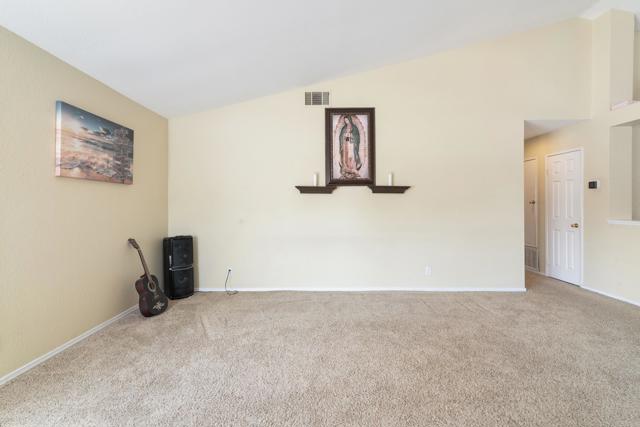 Detail Gallery Image 10 of 43 For 2732 Kingsbury Ave, Hemet,  CA 92545 - 3 Beds | 2 Baths