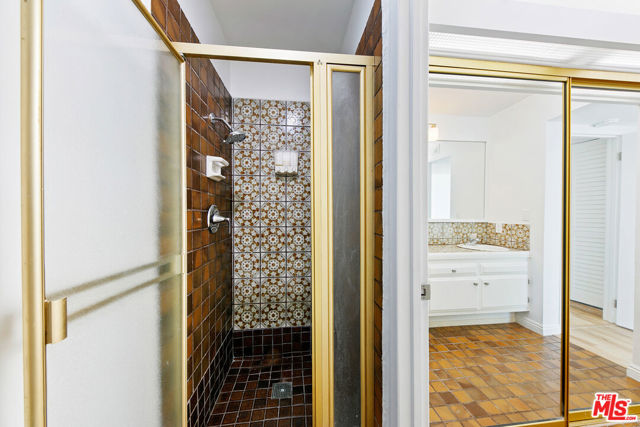 20438 Pacific Coast Highway, Malibu CA: https://media.crmls.org/mediaz/19deb095-841e-4c4b-9a56-312a8e216431.jpg