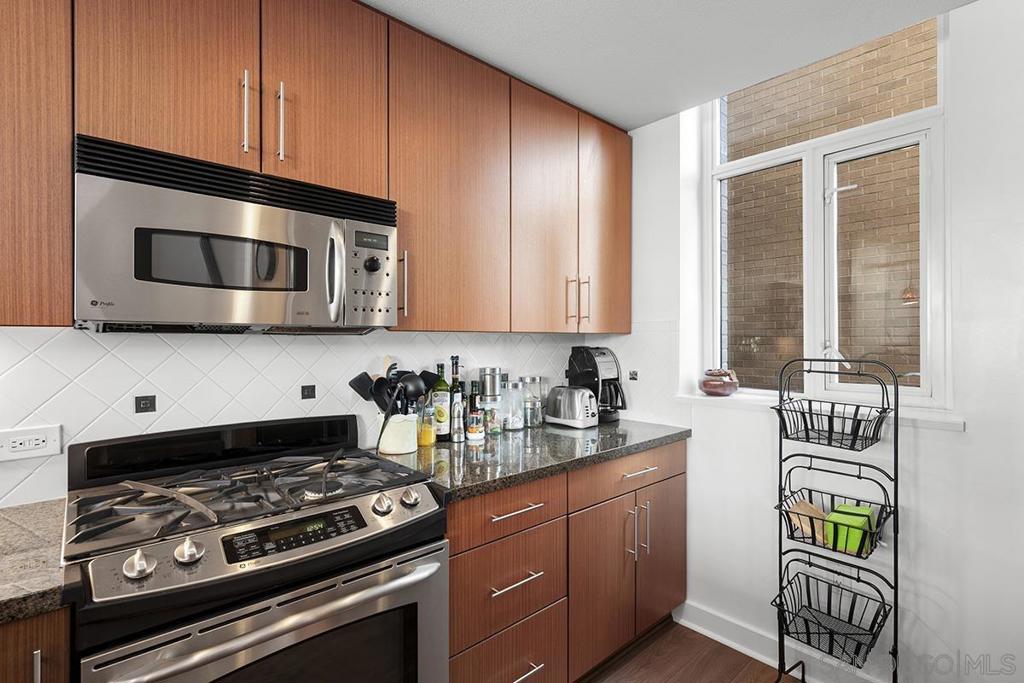 325 7th Ave - photo 3