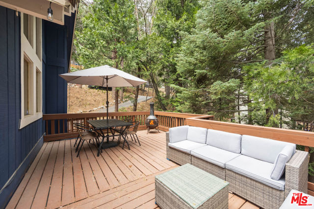 26645 Lake Forest Drive, Twin Peaks CA: https://media.crmls.org/mediaz/19def70f-50ed-49ce-ae55-e542f7c5cf55.jpg