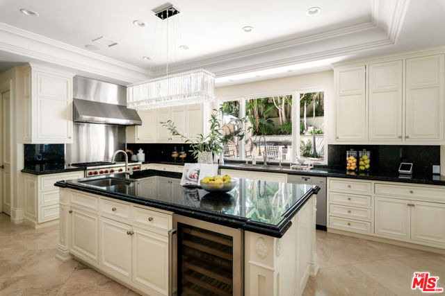 1350 Benedict Canyon Drive, Beverly Hills CA: https://media.crmls.org/mediaz/19def96e-4147-4d02-8e10-7aee9b5eac67.jpg