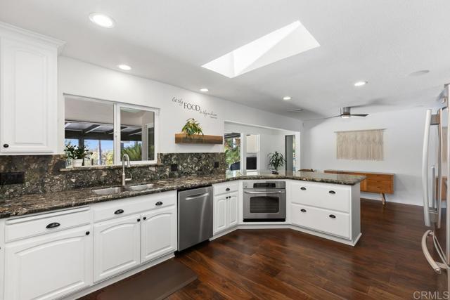 2085 Valley View Boulevard, El Cajon CA: https://media.crmls.org/mediaz/19df10bd-f1e5-4745-a9e3-cdf260bcffe7.jpg