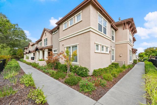 307 Blossom Rock Lane, Folsom CA: https://media.crmls.org/mediaz/19df7fa3-eef6-4b04-b425-c7b80fbc9aaf.jpg