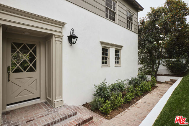 3372 Ley Drive, Los Angeles CA: https://media.crmls.org/mediaz/19df8415-8cb3-4c39-a386-5d6e2a7d3cbe.jpg