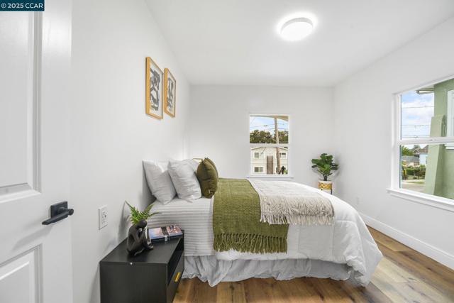 1348 E 26Th St, Oakland CA: https://media.crmls.org/mediaz/19dfa7ab-1d05-498d-9812-c76c469d1f17.jpg